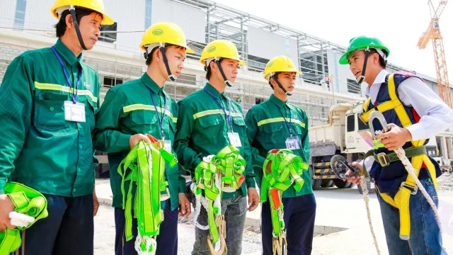 Ý Nghĩa Màu Sắc Mũ Bảo Hộ Trong Công Trường Xây Dựng