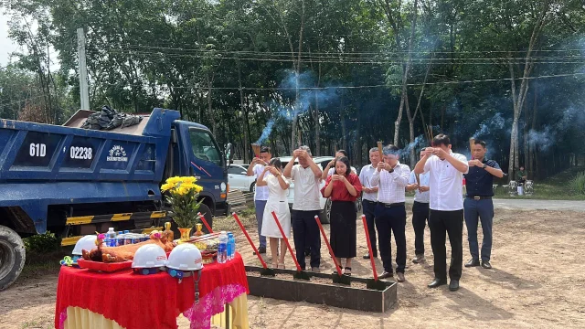 Khởi công công trình nâng cấp BTNN các tuyến đường sỏi đỏ năm 2025 phường Hoà Lợi