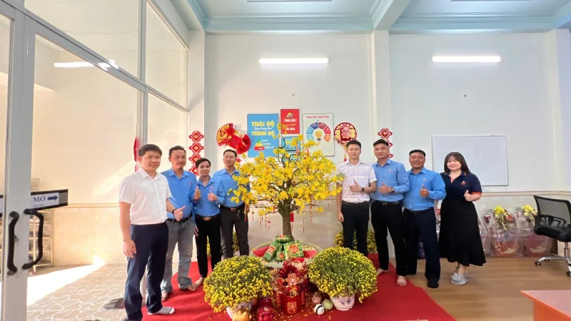 Lãnh đạo phường Tân Đông Hiệp đến thăm và chúc Tết Cường Thịnh Phát