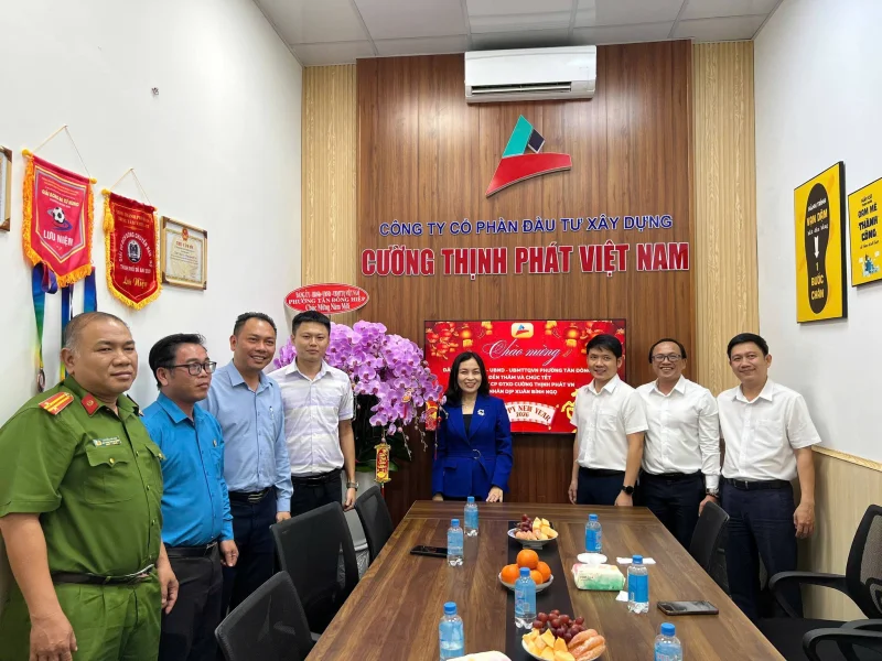 Lãnh đạo phường Tân Đông Hiệp đến thăm và chúc Tết Cường Thịnh Phát
