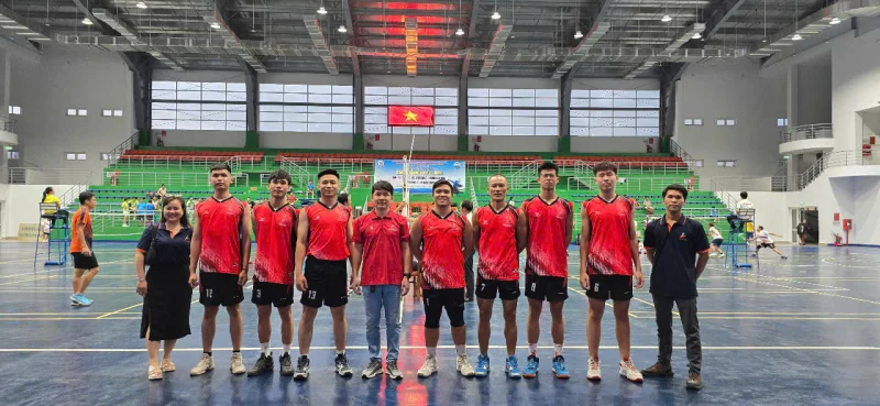 Tham gia giải bóng chuyền chào mừng 50 năm ngày Giải phóng miền Nam