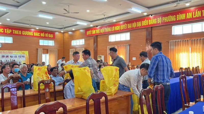 Đồng hành cùng UBND phường Bình An tổ chức trao quà Tết cho các gia đình khó khăn