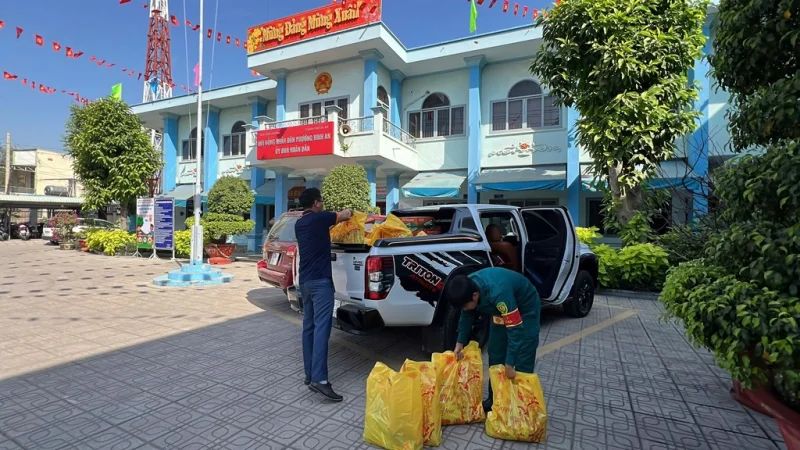 Đồng hành cùng UBND phường Bình An tổ chức trao quà Tết cho các gia đình khó khăn