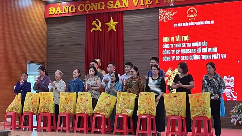 Đồng hành cùng UBND phường Bình An tổ chức trao quà Tết cho các gia đình khó khăn
