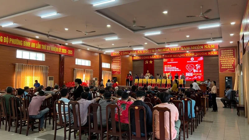 Đồng hành cùng UBND phường Bình An tổ chức trao quà Tết cho các gia đình khó khăn