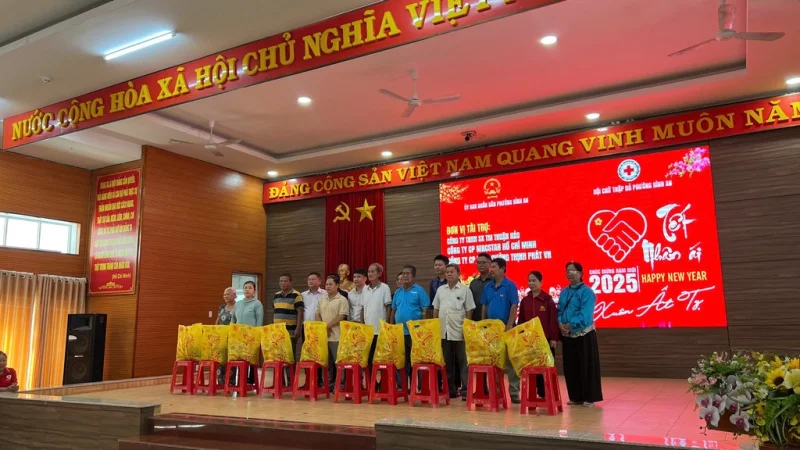 Đồng hành cùng UBND phường Bình An tổ chức trao quà Tết cho các gia đình khó khăn