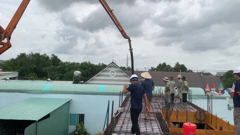 Đổ sàn tầng 1 công trình nhà phố 3 tầng tại Tân Bình Dĩ An Bình Dương