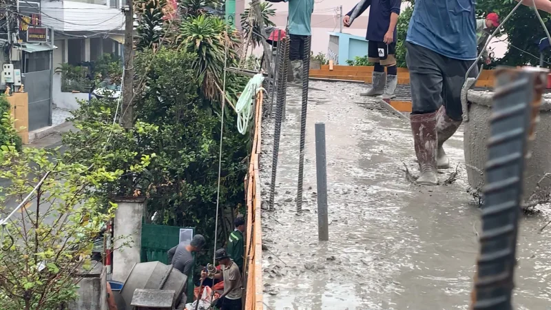 Thi công đổ bê tông sàn nhà phố 2 tầng tại Dĩ An Bình Dương