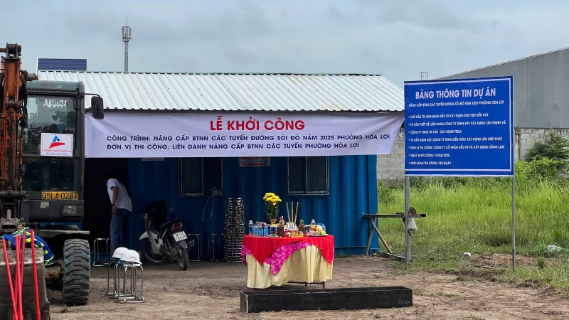 Khởi công công trình nâng cấp BTNN các tuyến đường sỏi đỏ năm 2025 phường Hoà Lợi