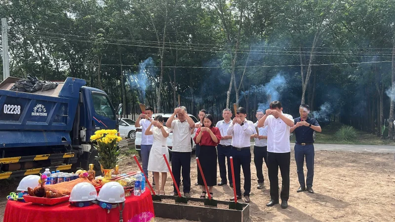 Khởi công công trình nâng cấp BTNN các tuyến đường sỏi đỏ năm 2025 phường Hoà Lợi